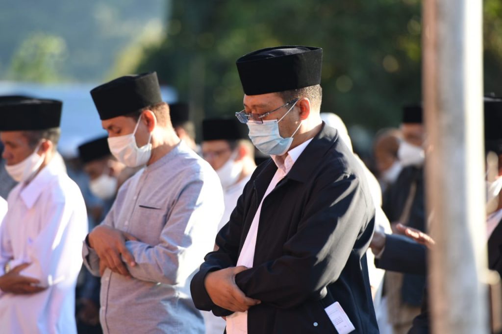 Usai Shalat Ied di Bima, Gubernur Serahkan Hewan Kurban Seberat 1 Ton