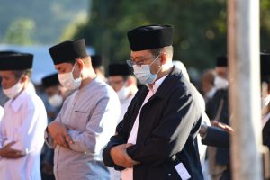 Usai Shalat Ied di Bima, Gubernur Serahkan Hewan Kurban Seberat 1 Ton