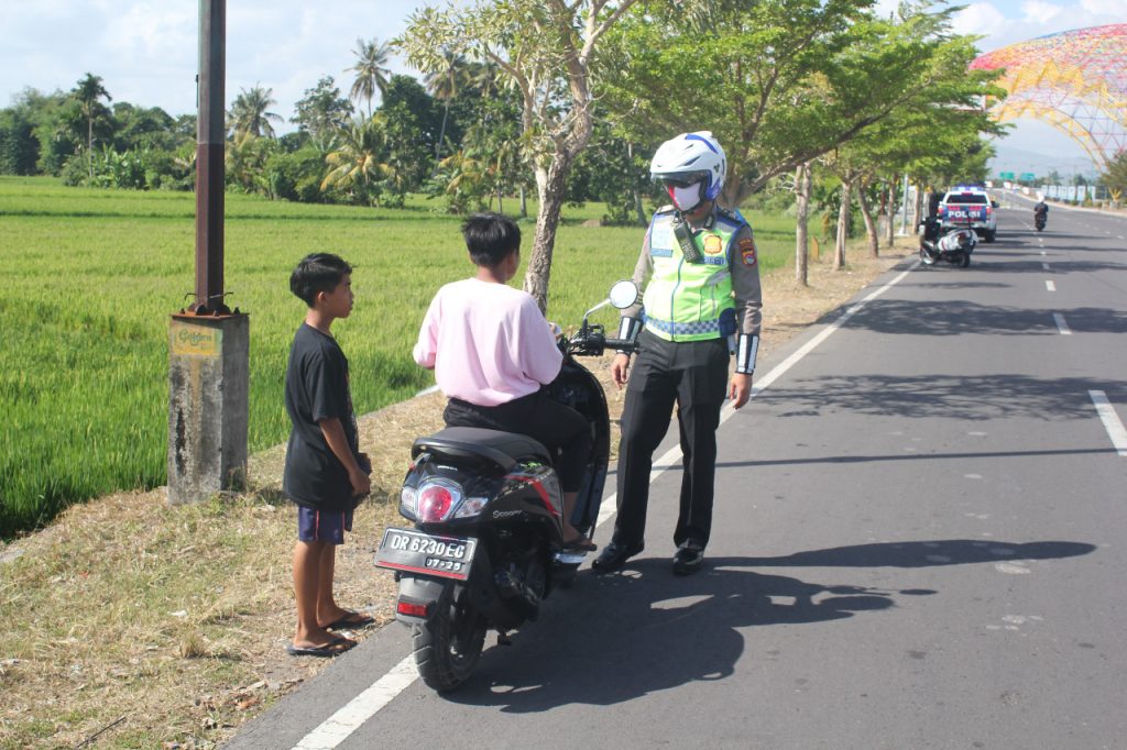 Gelar Razia Patuh Gatarin 2020, Polantas Beri Perhatian Anak Dibawah Umur Mengendarai Motor