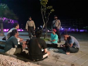 Personil Polsek Kuta Laksanakan Patroli Blue Light dan Himbauan Covid-19.