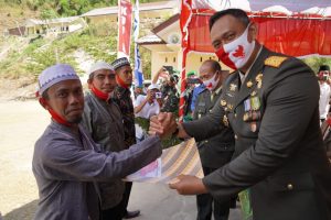 Gelar Upacara Bendera HUT RI Ke-75 Di Penatoi, Danrem 162/WB : Kami Bertekad Tumbuhkan Semangat  Kebangsaan Di Tengah Masyarakat Penatoi