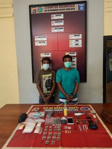 Asyik Timbang Ganja dan Sabu, Dua Pemuda Kota Bima Dibekuk Polisi