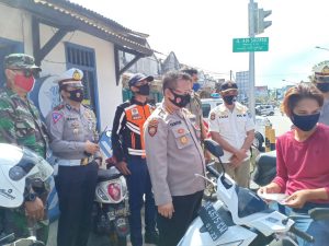 Kapolresta Terjun Langsung Tegur dan Beri Sanksi Kepada Warga Pelanggar Protokol Kesehatan