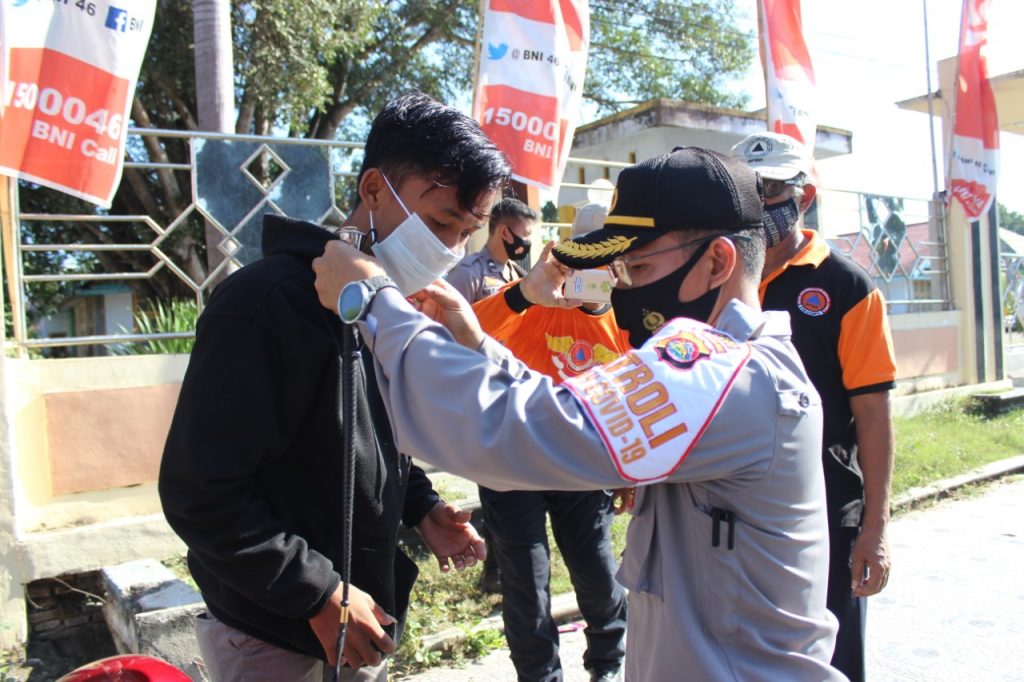 Polres Dompu Bersama Instansi Terkait Razia dan Lakukan Pendisiplinan Protokol Kesehatan