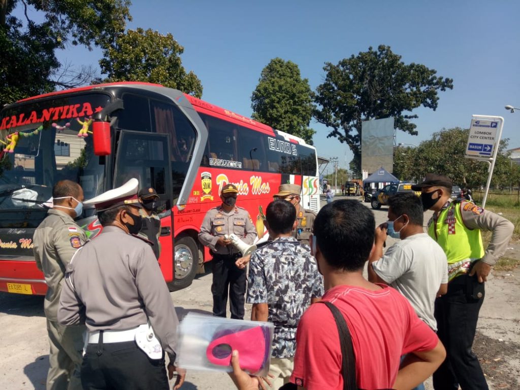 Semua Penumpang Kendaraan Keluar Masuk Kota Mataram Harus Tertib Masker Jika Tidak Mau Diturunkan