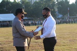 Kapolda NTB Berikan Penghargaan Kepada Kasat Reskrim Polres Lotim