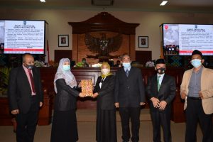 Dua Raperda Prakarsa Gubernur Disetujui Dewan