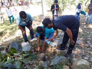 Polres Lobar Gelar Giat Penanaman Pohon Di Desa Giri Sasak Cegah Tanah Longsor dan Banjir