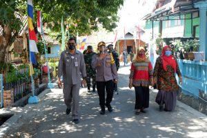 Tim Kemenko Polhukam RI Kunjungi Kampung Sehat Desa Pernek