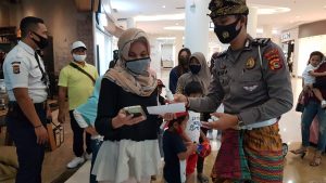 Satlantas Sosialisasikan Kampung Sehat dan Adaptasi Kebiasaan Baru di Pusat Perbelanjaan