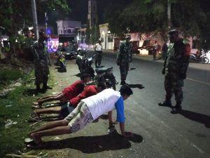 Pendisiplinan Protokol Kesehatan, Koramil Jajaran Kodim 1607/Sumbawa Patroli Terpadu di Sejumlah tempat hiburan
