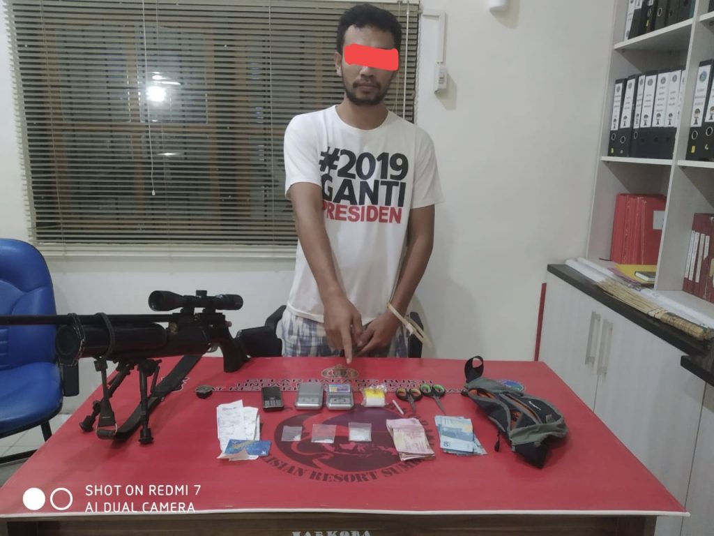 Polisi Tangkap Pria Pengedar Sabu Saat Menimbang Narkoba di Sumbawa. 3 Poket Sabu  Diamankan