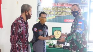 Dandim 1628/KSB Silaturahmi dan Beri Penghargaan Purnawirawan TNI dan Insan Pers