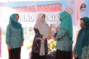 Ketua TP PKK NTB Gelar Road Show dan Gebrak Masker PKK Cegah Covid-19 di Kuripan