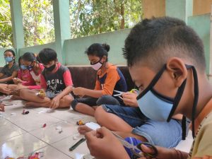 Kerajinan Sampah Desa Kuripan, Ciptakan Kampung Sehat Bebas Sampah dan Serap Tenaga Kerja