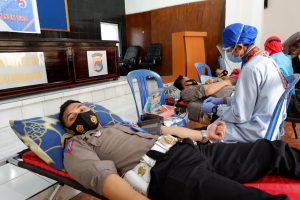 Peringati HUT ke-65 Lalu Lintas, Polres Sumbawa Laksanakan Kegiatan Donor Darah
