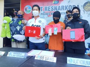 Jualan Baju Online Sambil Edarkan Sabu, Janda di Turida Ditangkap