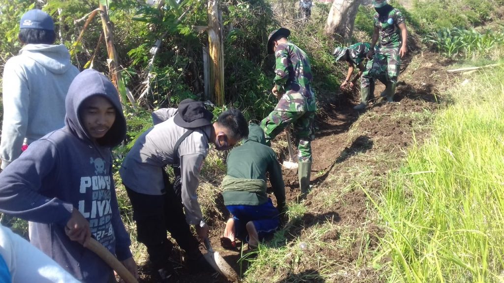 Bantu Peningkatan Ketahanan Pangan, Satgas TMMD 109 Bangun Saluran Irigasi