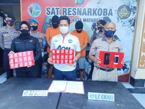 Menyamar Jadi Pembeli, Polisi Ringkus Kurir Ekstasi