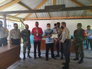 Penyerahan Piagam Dan Tropy Kapolda NTB Lomba Kampung Sehat Kecamatan Buer, Jurumapin Raih Juara I