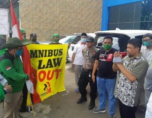 Tolak Omnibus Law, Zainuddin Nekat Jalan Kaki Semarang – Jakarta