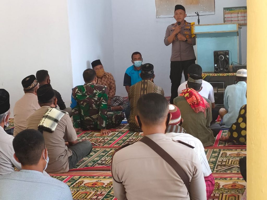 Cipta Kondisi Jelang Pilkada, Kapolres Sumbawa Sasar Wilayah Pesisir Sekaligus Salurkan Bantuan Sembako