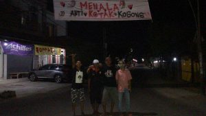 Masyarakat Menala Sumbawa Barat Kibarkan Spanduk Gerakan Anti Kotak Kosong