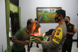 Suprise Kapolres Dompu untuk Dandim dihari spesial TNI