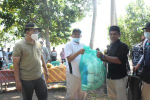 Dua Jam Seberangi Lautan, Gubernur Kunjungi Masyarakat Pulau Moyo Untuk Serap Aspirasi.