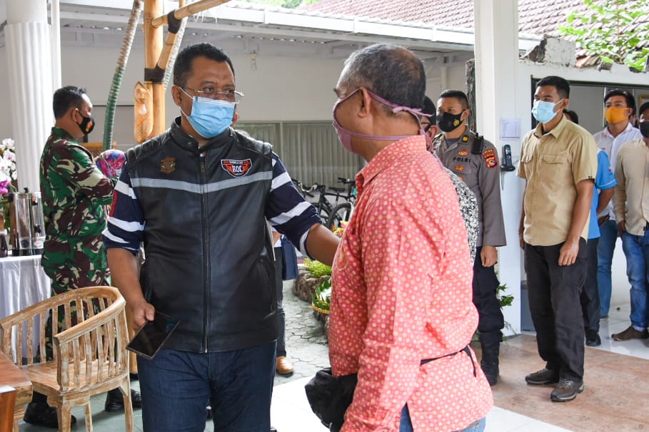 Bertemu Pekerja Buruh dan Pengusaha, Gubernur Minta Sampaikan Aspirasi Jangan Anarki