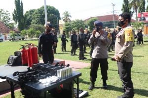Menghadapi Situasi Kontijensi Latihan Skill PHH Personil Polres Bimakota Ditingkatkan