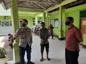 Turut berempati, Kapolres Dompu besuk korban ledakan kaleng obat nyamuk