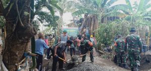 Danramil 1620-01/Praya Pimpin Karya Bakti Bangun Mushalla Misbahul Ulum Batu Nyala