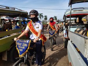 Polwan Cantik di Ops Zebra Polres Lobar Lakukan Pendekatan Humanis