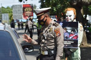 Unik!, Operasi Zebra Rinjani di Kota Bima Hadirkan Tokoh Cosplay Devil