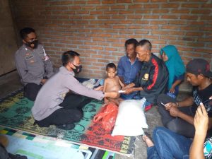 Polres Dompu Kembali Bantu Balita Usman Penderita Hisprong, Kali Ini Kapolsek Dompu