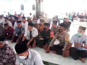 Beri Rasa Aman dan Perkuat silahturahmi , Babinsa dan Bhabinkamtibmas di KSB hadiri Maulid Nabi Muhammad SAW