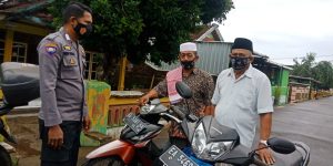 Bhabinkamtibmas Desa Mujahidin Silaturahmi dengan Tokoh Agama dan Tokoh Masyarakat