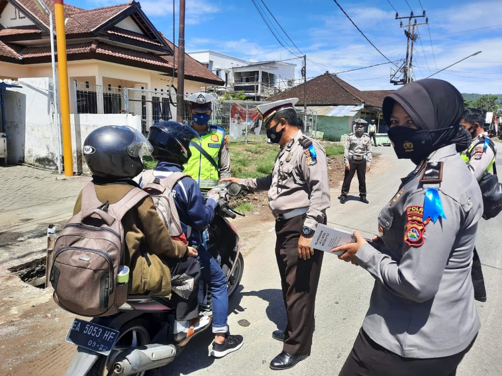 Ops Rinjani 2020, Satlantas Polres KSB Imbau Warga Melalui Brosur dan Spanduk
