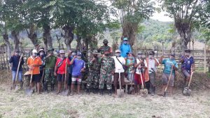 Tingkatkan Ketahanan Pangan, Koramil 08/Moyo Hulu Bersama Masyarakat Bersihkan Saluran Irigasi