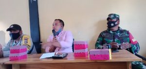 Bhabinkamtibmas Manfaatkan Rakor Desa Kokarlian Untuk Edukasi Warga