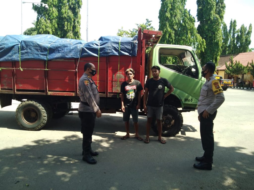 Polres Sumbawa Kembali Salurkan Bantuan Satu Truk ke Baturotok