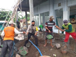 Bhabinkamtibmas Desa Lune bantu warga laksanakan Gotong royong