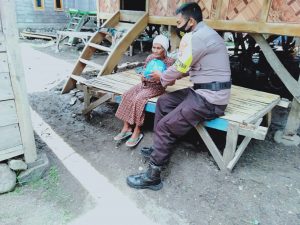 Bhabinkamtibmas Desa Adu, Hu’u santuni warga tak mampu