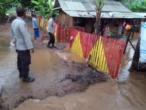 Intensitas Ujan Tinggi Belasan Rumah di Desa Aik Kangkung Diterjang Banjir