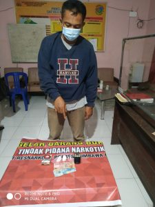 Polisi Amankan Pria di Sumbawa Barat Bersama 2 Poket BB
