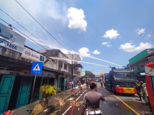 Ini Penyebab Kebakaran Toko 77 Sumbawa, Sat Brimob dan Polres Terjunkan Water Canon