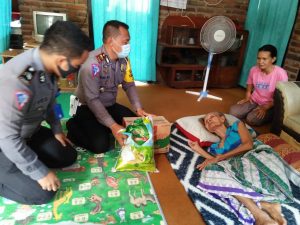 Peduli Sesama, Satlantas Polres Sumbawa Berbagi Paket Sembako