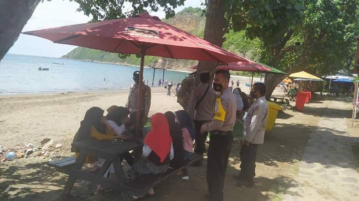 Gelar Ops Yustisi, Tim Gabungan Eduasi Pengunjung Pantai Bakat