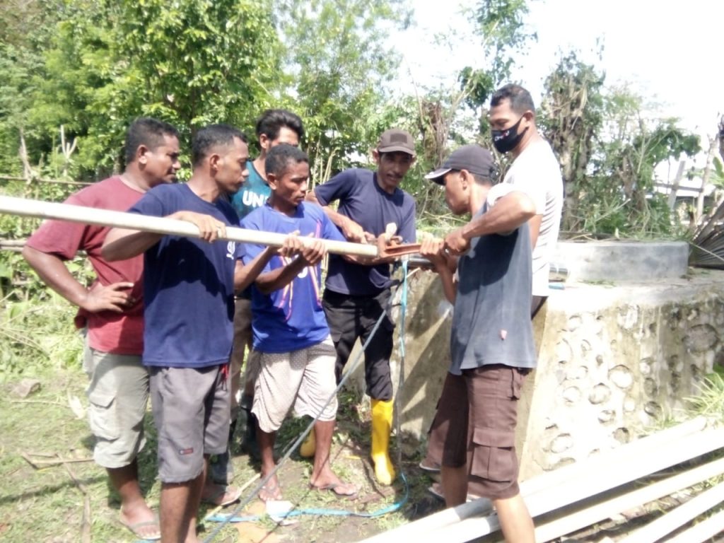 Bhabinkamtibmas Kandai dua pastikan air bersih untuk warga Binaannya